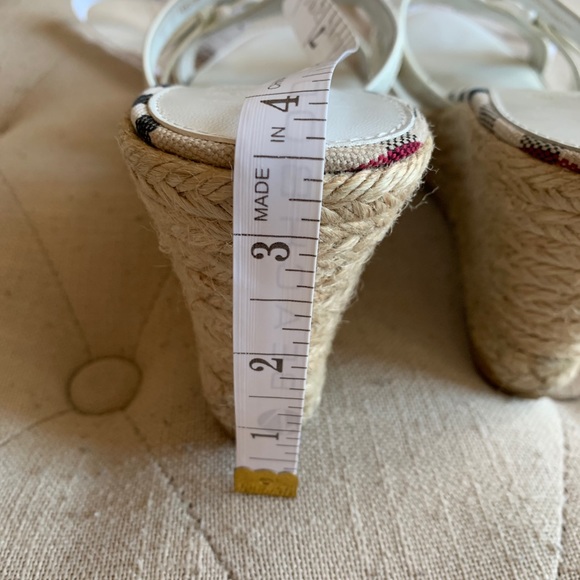 Authentic Burberry sandal. - Picture 5 of 6